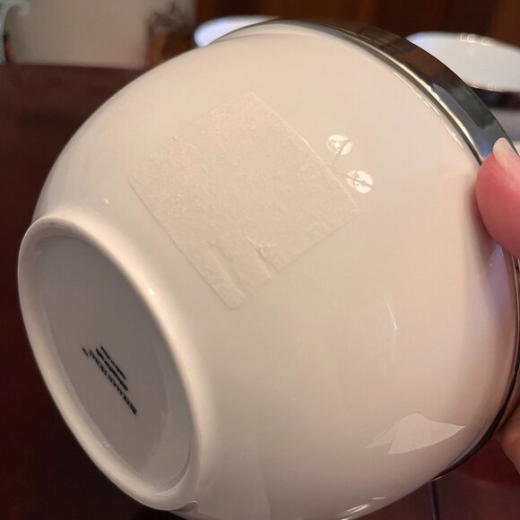 2 Beekman Home white bowls with silver rim - Picture 13 of 13